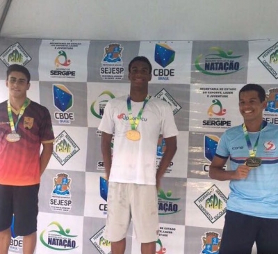 Atleta Upaon vence Campeonato Brasileiro Escolar de Natação