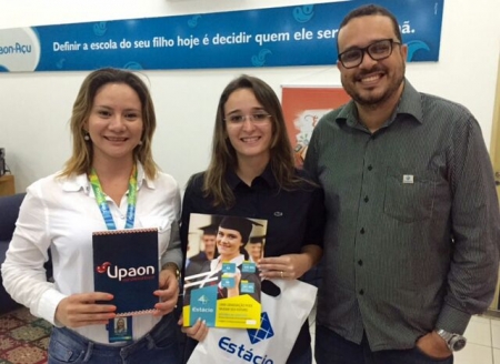 Adriana Assis (Ger. Comercial Estácio São Luís), Camila Balluz (Diretora Escola Upaon Açu) e Toni Guimarães (Ger. Pós-Graduação Estácio São Luís)