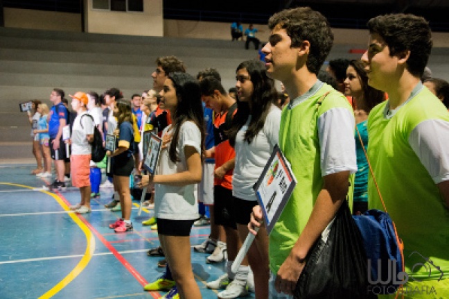 Desfile dos representantes de cada equipe